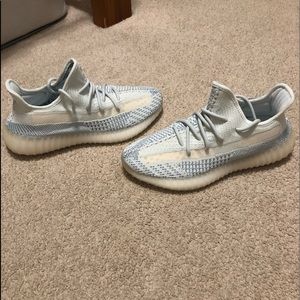 Yeezy 350 V2 Cloud White